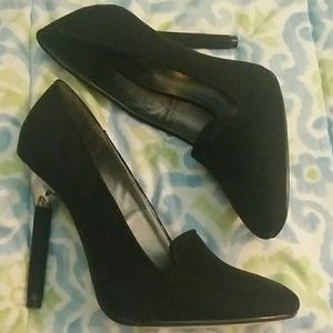 Slightly used, suede black pumps, size 6M